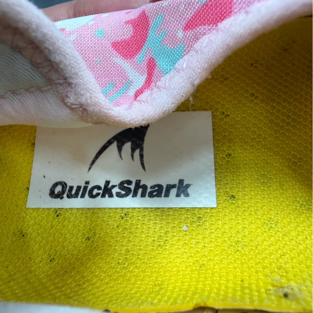 EUC QuickShark Barefoot Aqua Socks - Picture 12 of 14
